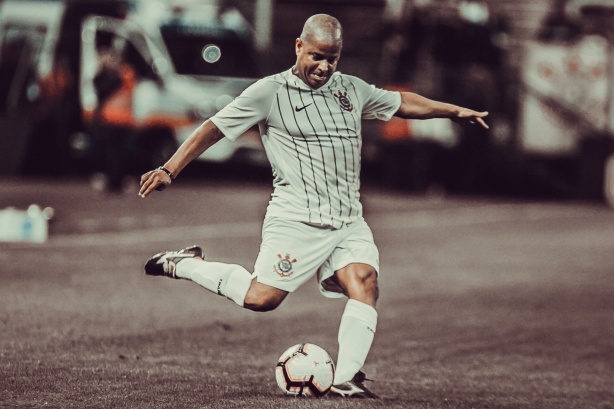 Campeão Mundial em 2000, Marcelinho Carioca esteve na Arena Corinthians