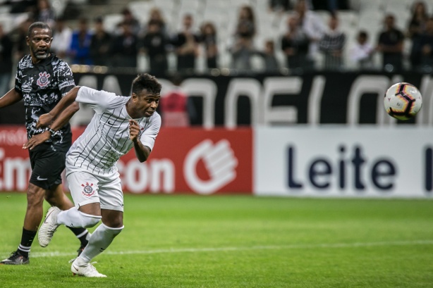 Edílson Capetinha também compareceu à Arena Corinthians