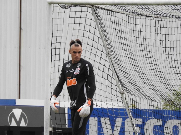 Matheus Donelli e seu "novo visual" no treino desta sexta-feira no CT do Corinthians