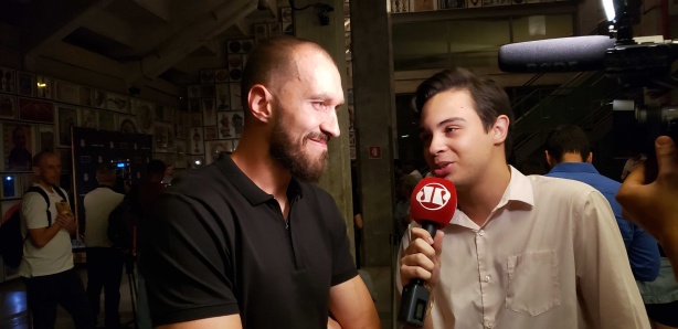 Goleiro reserva do Corinthians, Walter esteve presente no lanamento