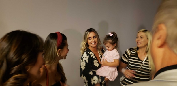 Janara foi ao evento e levou Maria Luiza, filha mais nova do goleiro