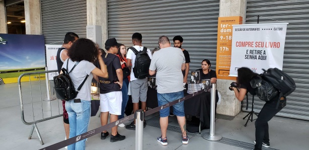Primeiras pessoas chegaram ao local ainda pela manhã