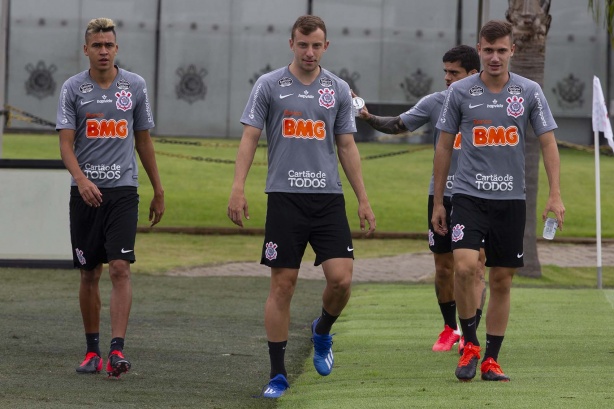 Piton e Carlos 2020: Promessas ganham espaço e confundem técnico do Corinthians