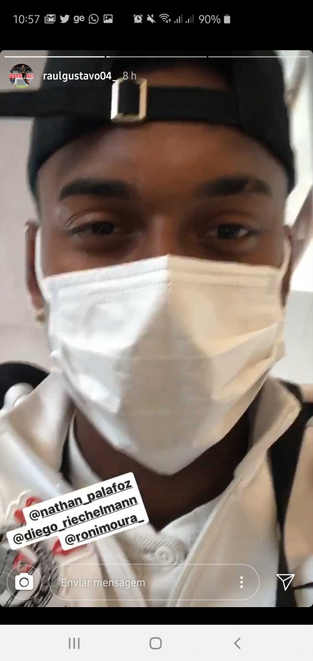 Elenco usou máscaras para afastar risco de contaminação
