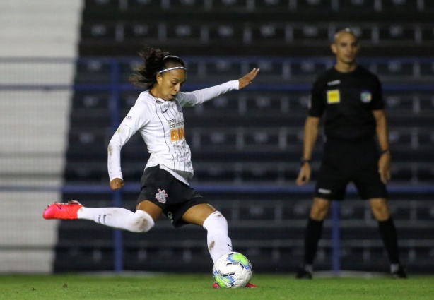 Adriana voltou a marcar pelo Corinthians depois de dez meses