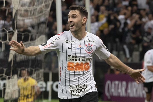Boselli durante comemoração do gol contra o Guaraní