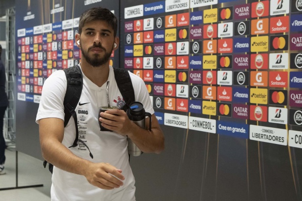 Bruno Méndez na chegada do Corinthians na Arena para o duelo contra o Guaraní