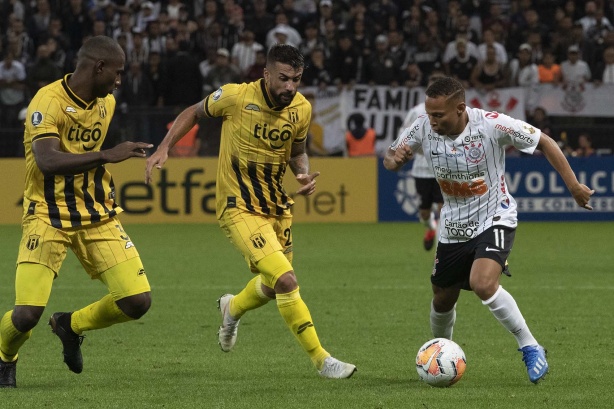 Janderson durante jogo contra o Guaraní