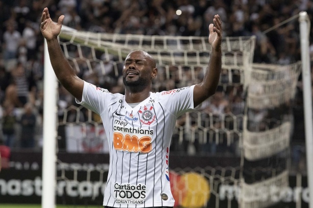 Love durante jogo contra o Guaraní