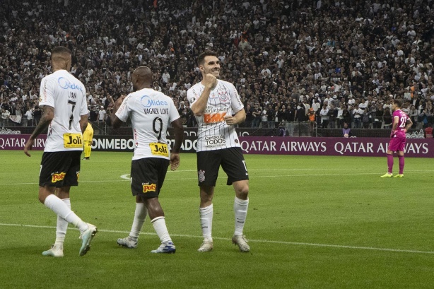 Luan, Love e Boselli durante jogo contra o Guaraní