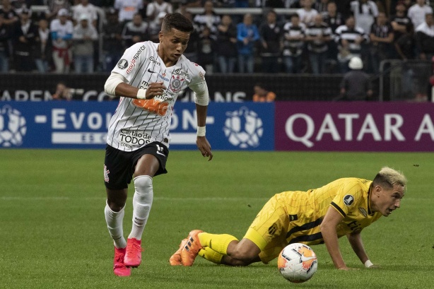 Pedrinho durante jogo contra o Guaraní