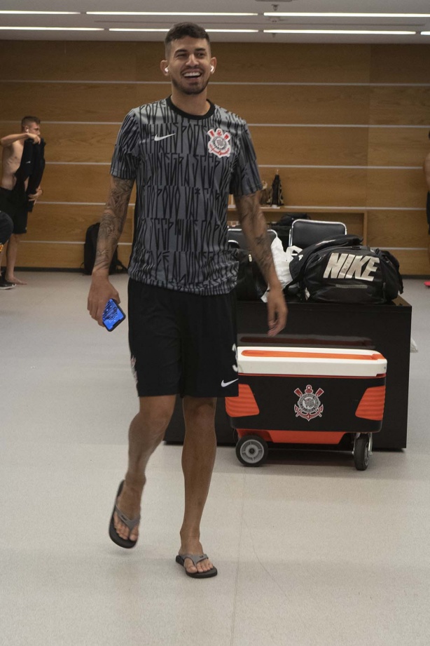 Pedro Henrique no vestiário, antes do jogo contra o Guaraní