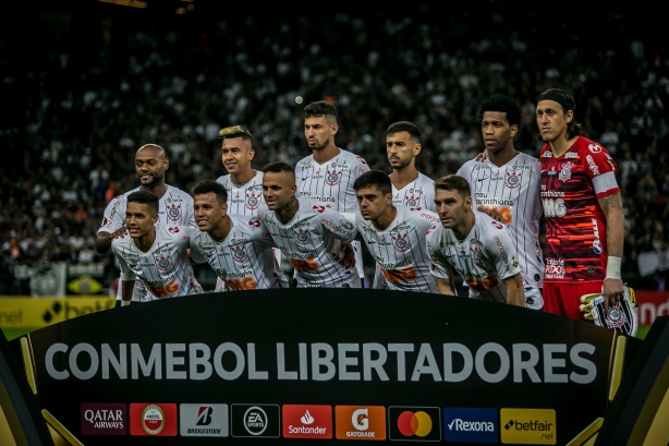 Time do Corinthians antes do jogo contra o Guaraní