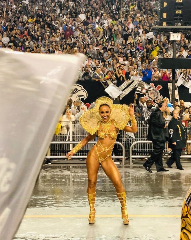 Sabrina Sato é a rainha da bateria dos Gaviões da Fiel