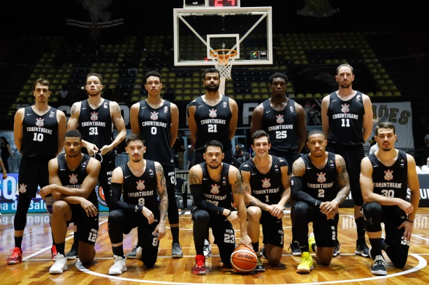 Elenco que encerrou o ano de 2019 com a equipe de basquete do Corinthians