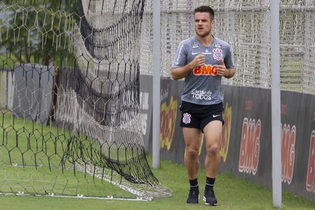 Ramiro segue em trabalho de transição após lesão no joelho