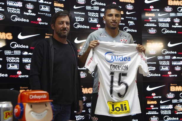Ederson foi o último apresentado pelo Corinthians entre aqueles que, neste momento, estão no CT Joaquim Grava