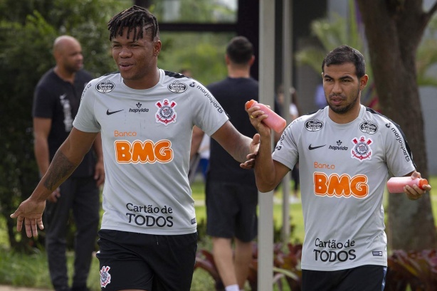 Matheus Jesus e Sornoza so dois dos 30 jogadores que esto emprestados; volante est no Red Bull e meia atua na LDU, do Equador