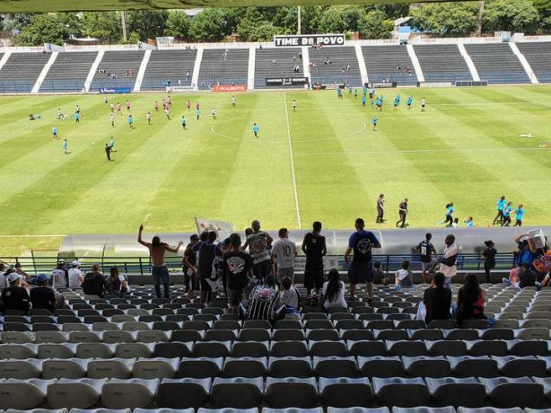 Equipe Sub-17 e profissional se enfrentaram em coletivo no Parque São Jorge