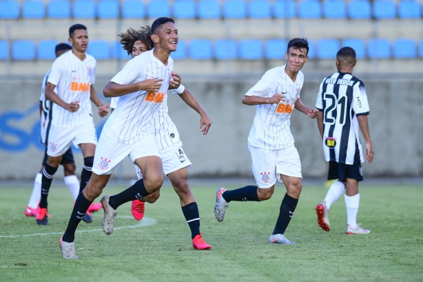 Renato marcou o gol do empate nos acrscimos nesta quarta-feira