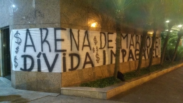 Gavioes - Protesto