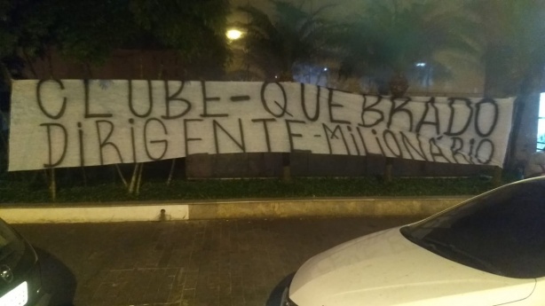 Gavioes protesto