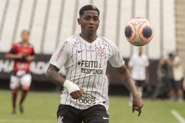 Yony González, atacante do Corinthians, em ação contra o ...