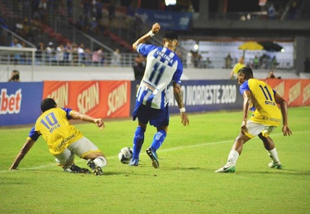 Atacante agrada por driblar, mas às vezes demora a soltar a bola