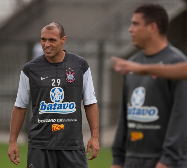Edno - Atacante atuou 27 vezes entre os anos de 2009 e 2011 (dois gols), participando do incio da campanha do ttulo brasileiro no ltimo ano.