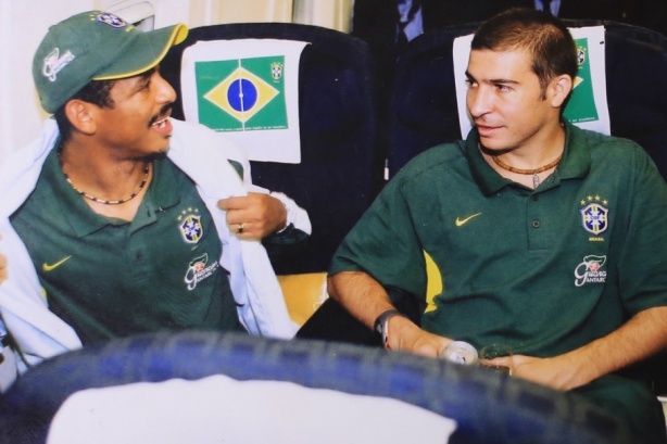 Vampeta e Luizo durante a disputa da Copa do Mundo de 2002