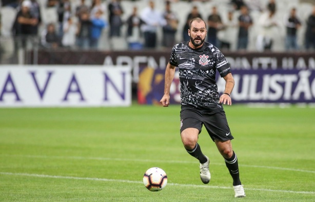 Danilo em jogo comemorativo na Arena Corinthians
