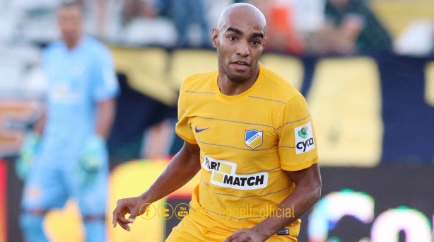 Carlão vestiu as cores do Apoel na última temporada, ao lado de Léo Natel