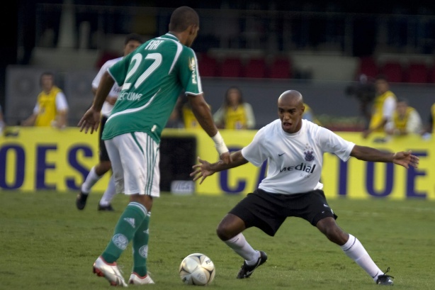 Volante deixou o Corinthians no incio de 2008