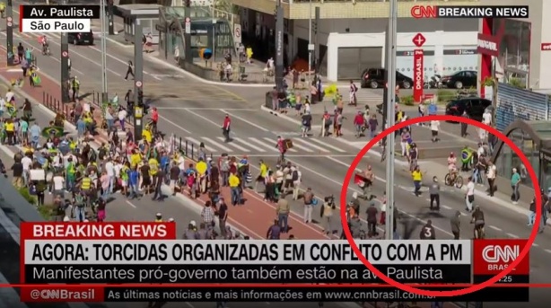 Momento do incio da confuso na manifestao deste domingo