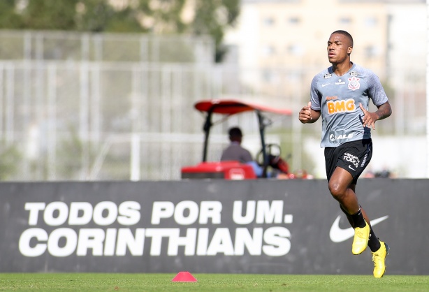 Xavier, volante da equipe sub-20,  mais um jovem a ganhar chance com Tiago Nunes