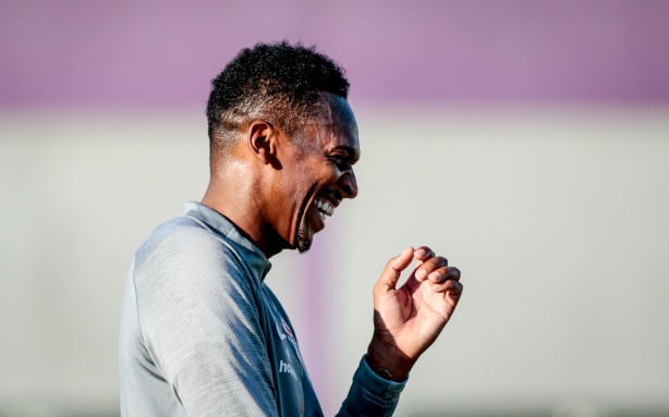 Apto para jogar, sorridente Jô pode reestrear pelo Corinthians na quinta-feira