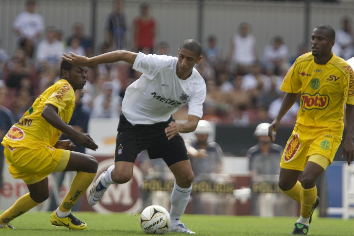 Acosta atuou pelo Corinthians em 2008