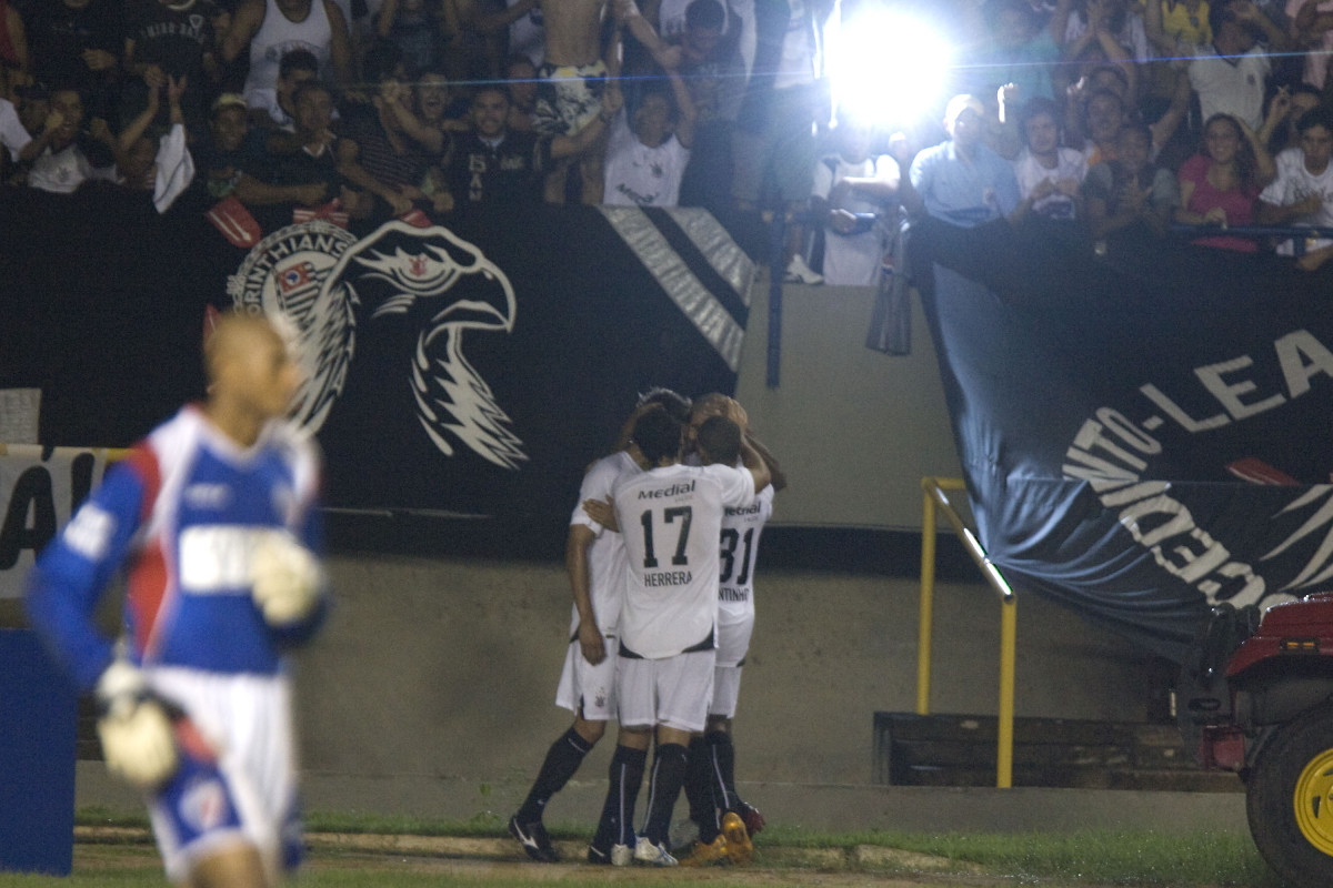 Comemoram s egundo gol do Corinthians feito por Acosta, durante partida vlida pela Copa do Brasil 2008, segunda fase, realizada no estdio Castelo, em Fortaleza, nesta quarta-feira, dia 19/03, a noite