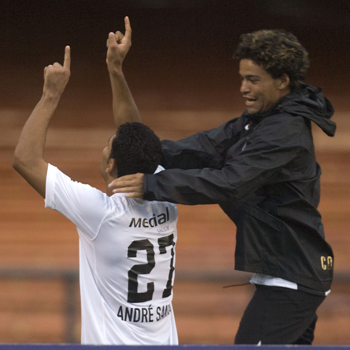 Andr Santos comemora seu segundo gol com Heverto(d) , disputam um lance durante partida vlida pelo Campeonato Paulista 2008, primeiro turno, realizada no Morumbi, zona sul de So Paulo, neste domingo a tarde