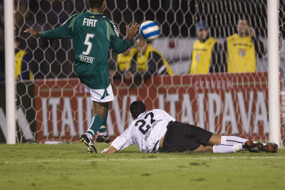 Andr Santos faz o terceiro gol do Corinthians, durante partida vlida pela Copa do Brasil, jogo de volta, realizada no estdio do Morumbi, zona Sul de So Paulo, nesta quarta-feira a noite