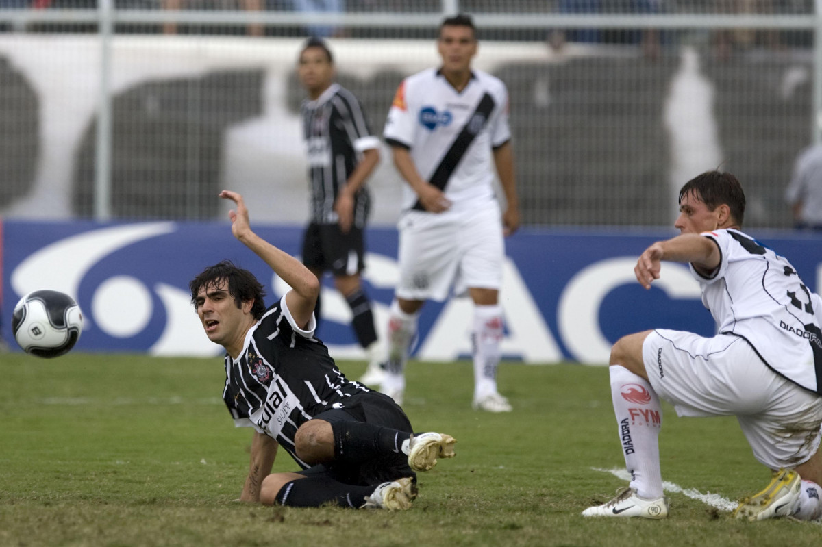 SP - PONTE PRETA/CAMPINAS X CORINTHIANS/SP - ESPORTES - durante partida vlida pelo Campeonato Brasileiro da segunda diviso 2008, primeiro turno, realizada no estdio Moiss Lucarelli, em Campinas, interior de So Paulo, neste sbado a tarde