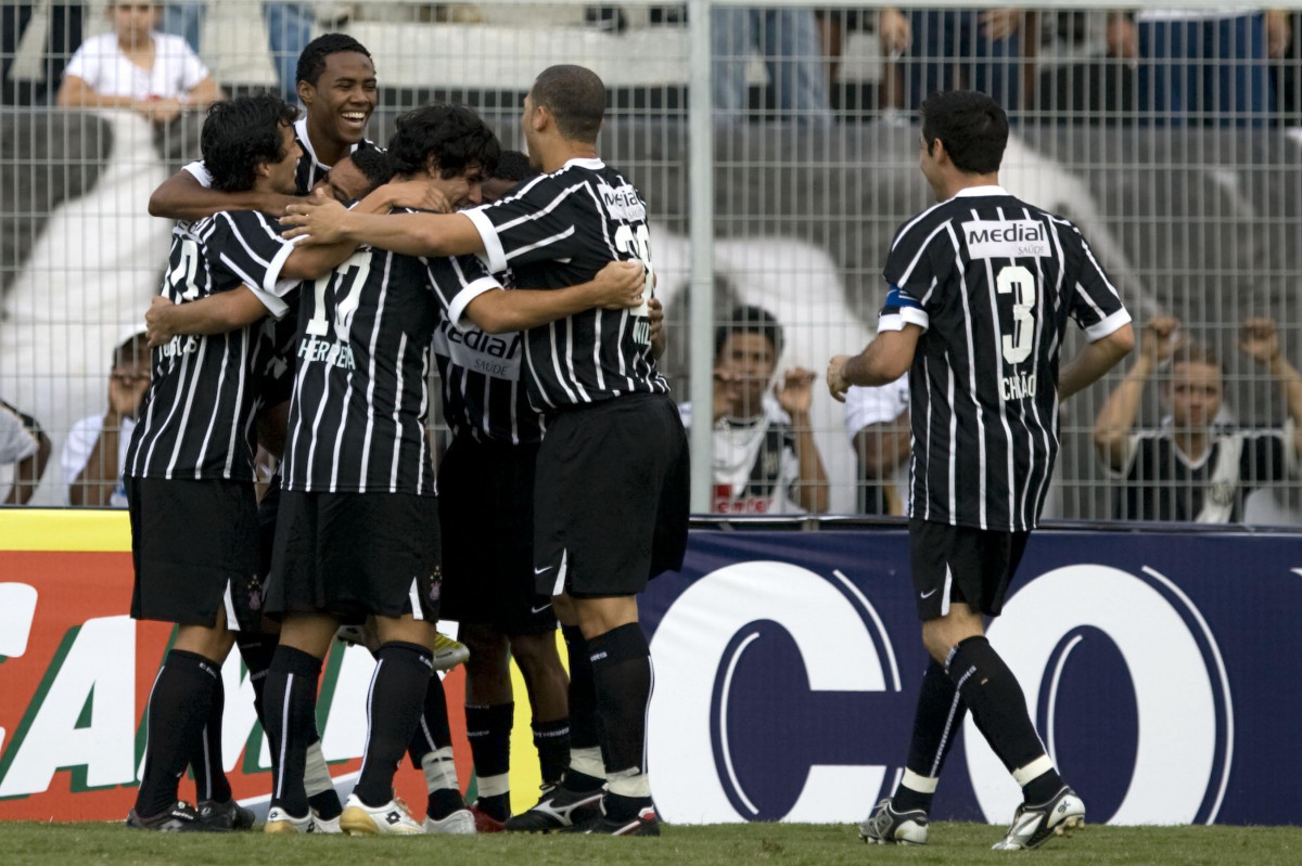 SP - PONTE PRETA/CAMPINAS X CORINTHIANS/SP - ESPORTES - durante partida válida pelo Campeonato Brasileiro da segunda divisão 2008, primeiro turno, realizada no estádio Moisés Lucarelli, em Campinas, interior de São Paulo, neste sábado a tarde