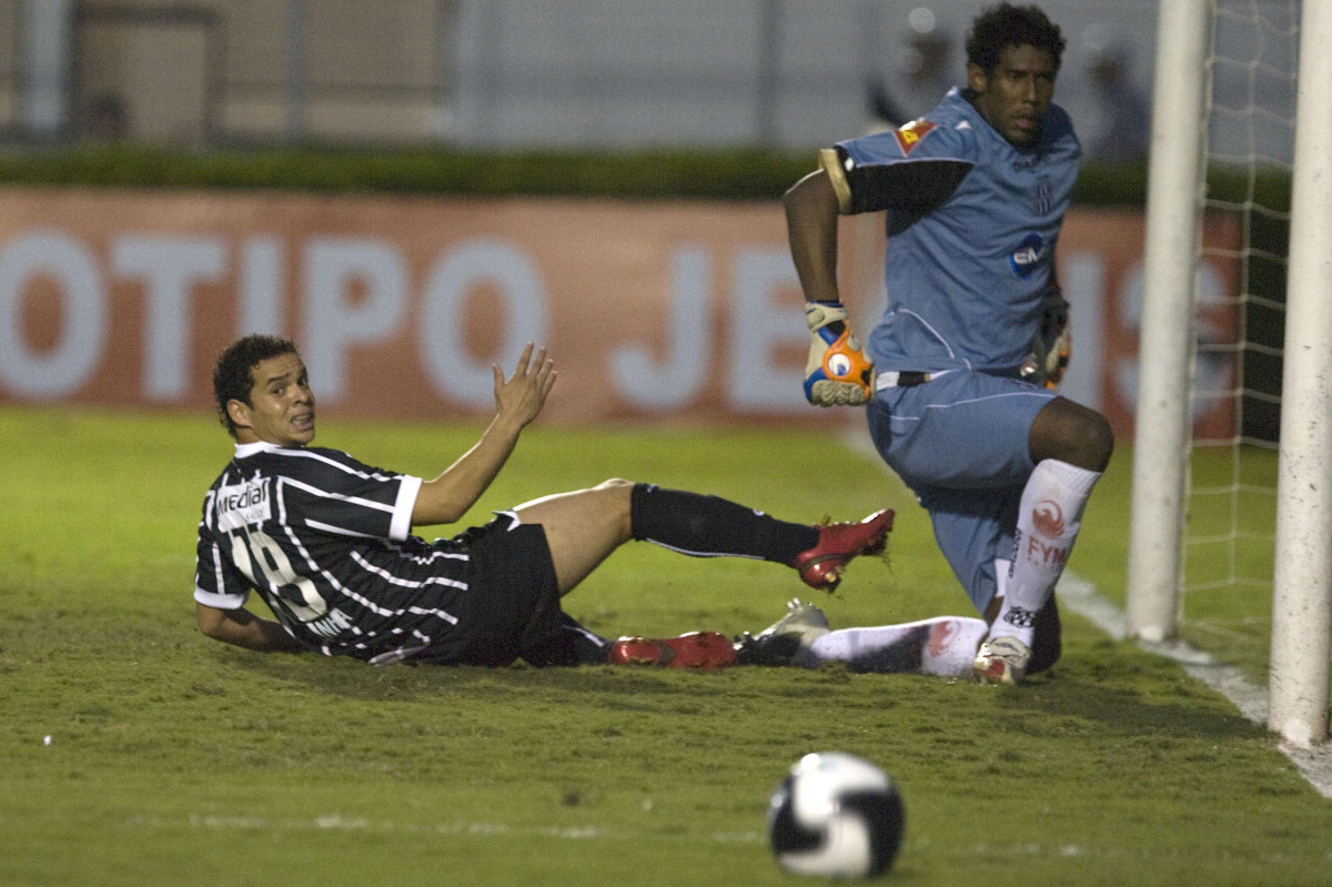 SP - PONTE PRETA/CAMPINAS X CORINTHIANS/SP - ESPORTES - durante partida vlida pelo Campeonato Brasileiro da segunda diviso 2008, primeiro turno, realizada no estdio Moiss Lucarelli, em Campinas, interior de So Paulo, neste sbado a tarde