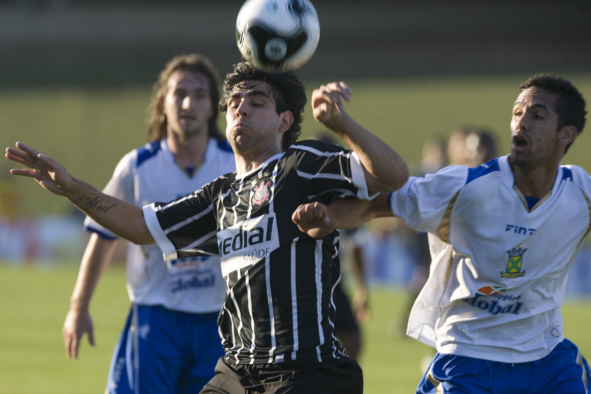 SP - SANTO ANDRE X CORINTHIANS - ESPORTES - durante partida válida pelo Campeonato Brasileiro da segunda divisão 2008, primeiro turno, realizada no estádio Bruno José Daniel, em Santo André, municipio de São Paulo, neste sábado a tarde