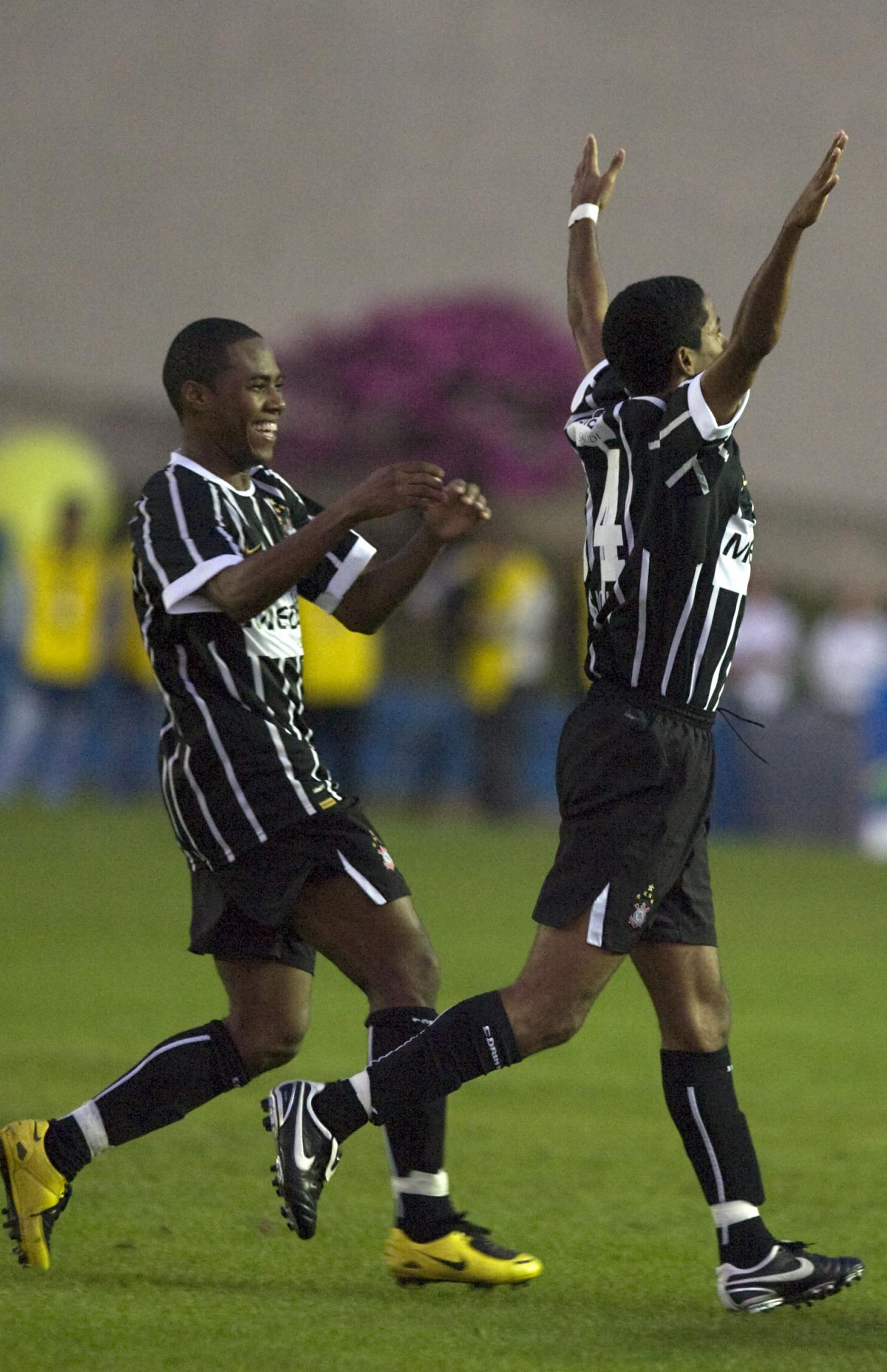 SP - SANTO ANDRE X CORINTHIANS - ESPORTES - durante partida válida pelo Campeonato Brasileiro da segunda divisão 2008, primeiro turno, realizada no estádio Bruno José Daniel, em Santo André, municipio de São Paulo, neste sábado a tarde