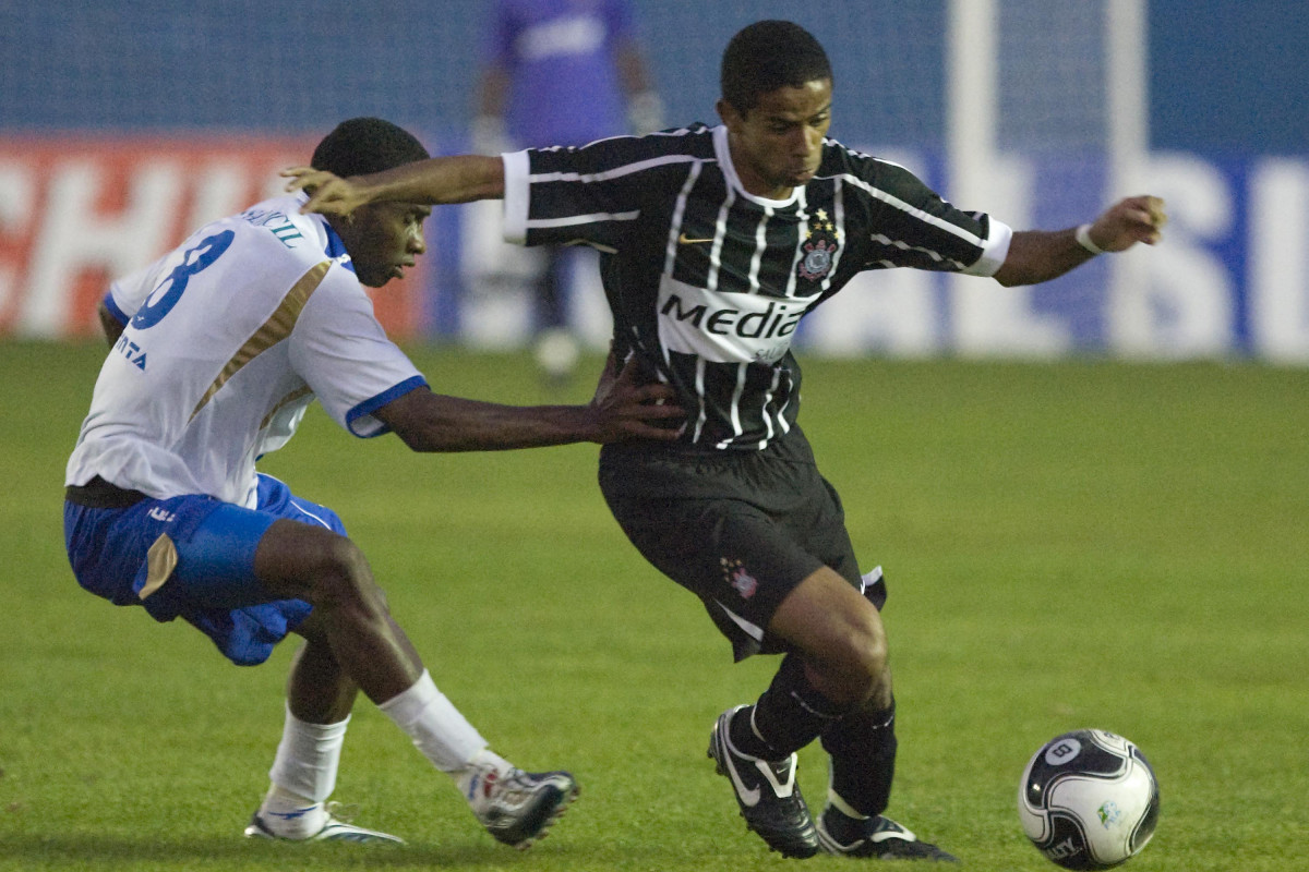 SP - SANTO ANDRE X CORINTHIANS - ESPORTES - durante partida válida pelo Campeonato Brasileiro da segunda divisão 2008, primeiro turno, realizada no estádio Bruno José Daniel, em Santo André, municipio de São Paulo, neste sábado a tarde