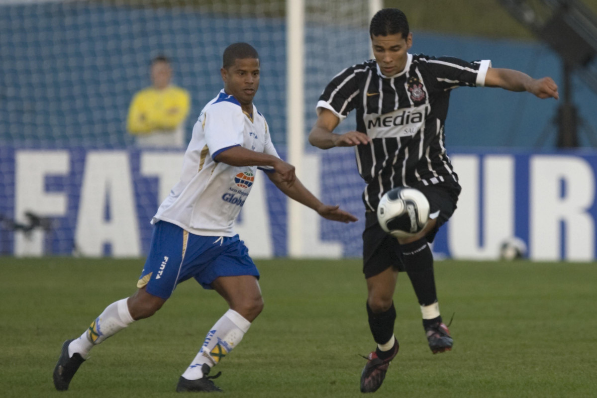 SP - SANTO ANDRE X CORINTHIANS - ESPORTES - durante partida vlida pelo Campeonato Brasileiro da segunda diviso 2008, primeiro turno, realizada no estdio Bruno Jos Daniel, em Santo Andr, municipio de So Paulo, neste sbado a tarde