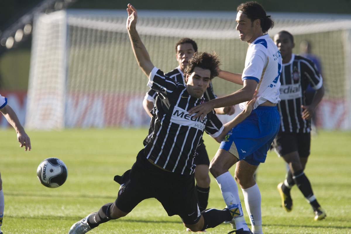 SP - SANTO ANDRE X CORINTHIANS - ESPORTES - durante partida válida pelo Campeonato Brasileiro da segunda divisão 2008, primeiro turno, realizada no estádio Bruno José Daniel, em Santo André, municipio de São Paulo, neste sábado a tarde