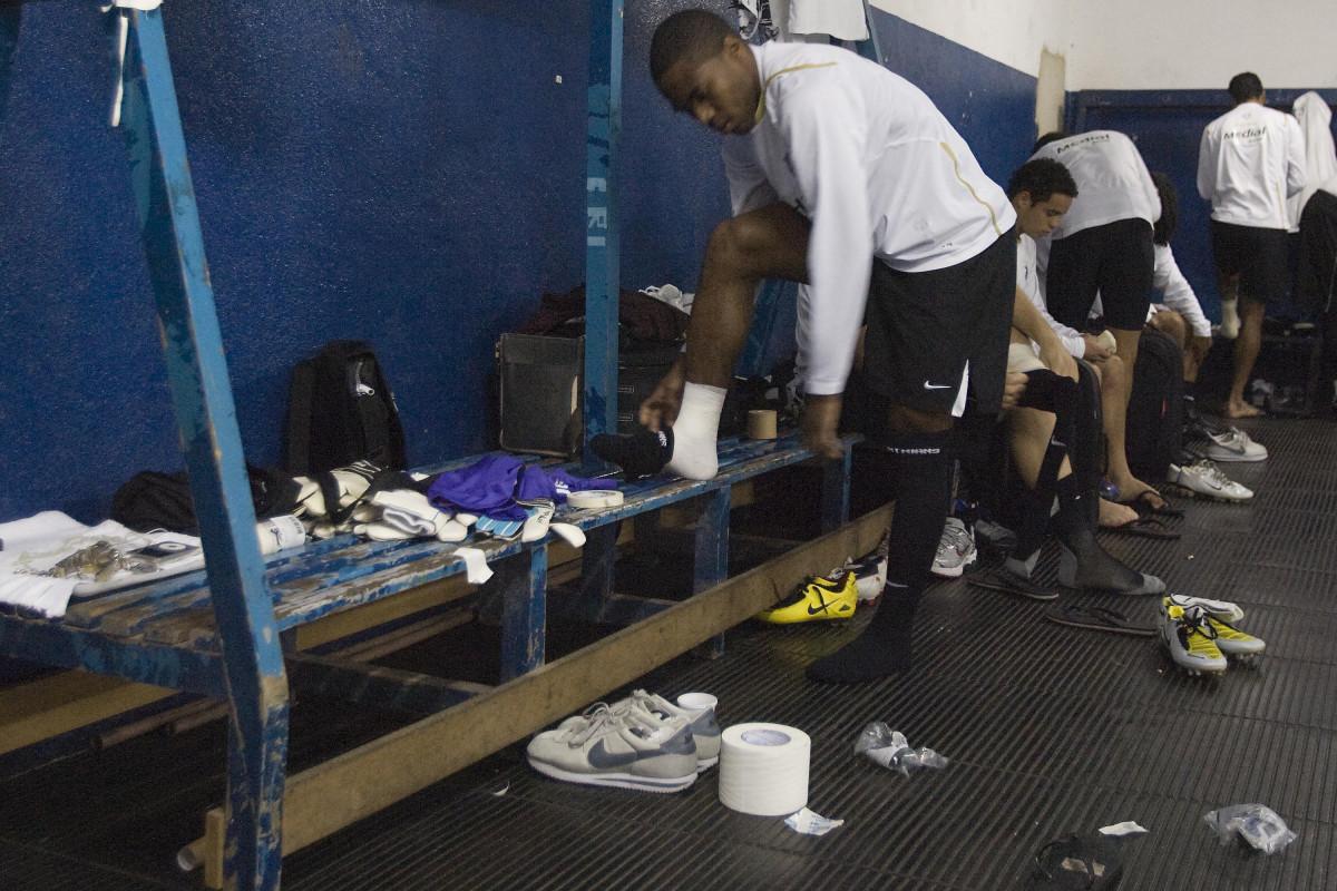 SP - SANTO ANDRE X CORINTHIANS - ESPORTES - nos vestirios antes da partida vlida pelo Campeonato Brasileiro da segunda diviso 2008, primeiro turno, realizada no estdio Bruno Jos Daniel, em Santo Andr, municipio de So Paulo, neste sbado a tarde