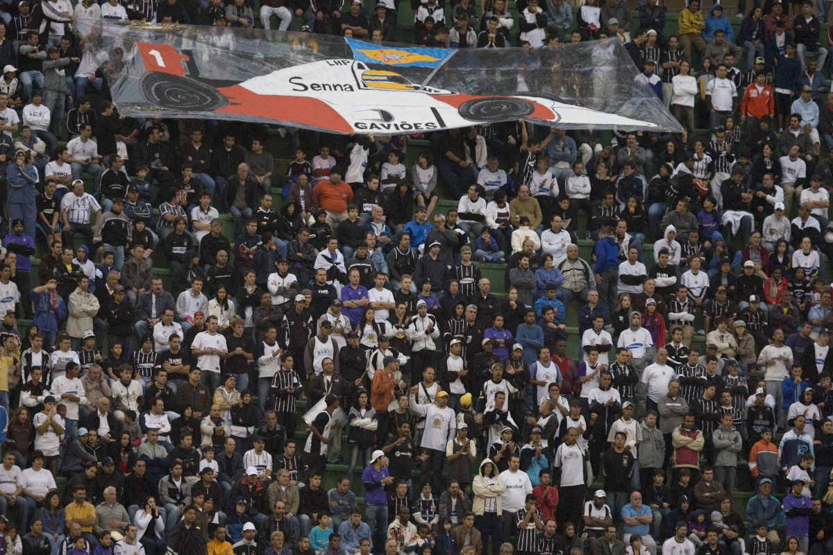 durante a partida de estreia do Corinthians na segunda diviso do Campeonato Brasileiro de 2008, realizada no estdio do Pacaembu, zona oeste de So Paulo, neste sbado a tarde